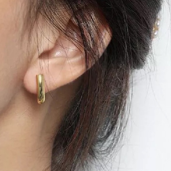 ⚡️Insta gold plated U-Shape earrings - Picture 3 of 6